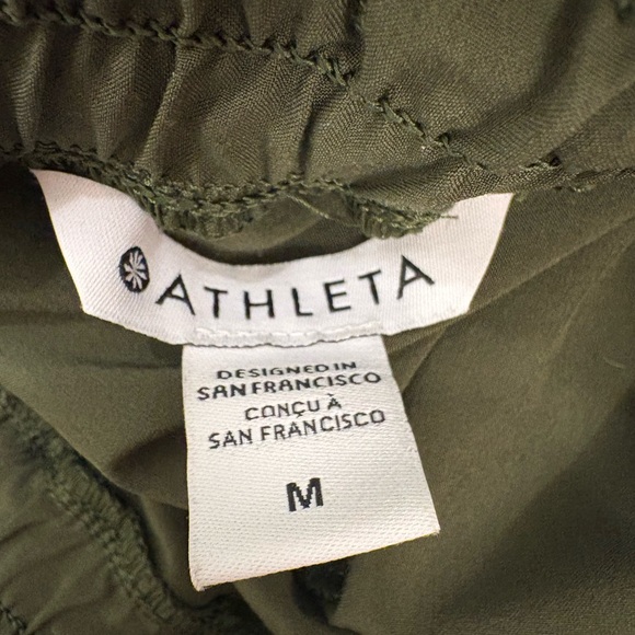 Athleta Olive Green Crossroads Shorts Size Medium - Picture 8 of 10